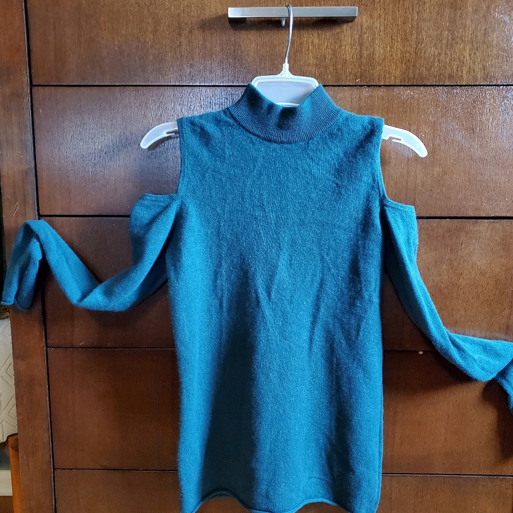 Catherine Milandrino Cashmere Cold Shoulder sweater M